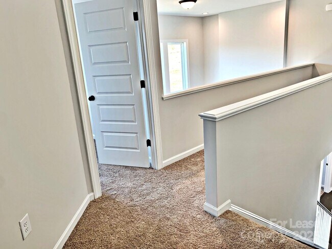 Building Photo - 7011 Kingfisher Way