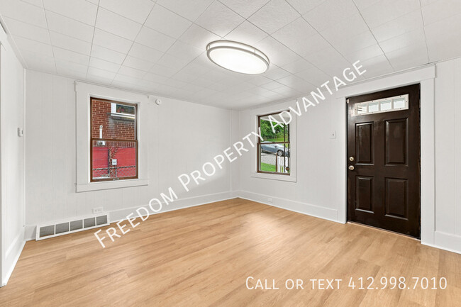 Building Photo - 425 32nd St