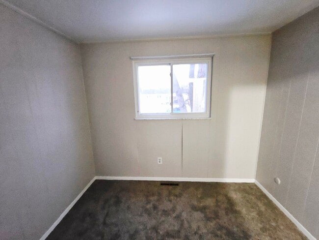 Building Photo - MOVE-IN READY 3bd 1ba Home – Recently Updated!