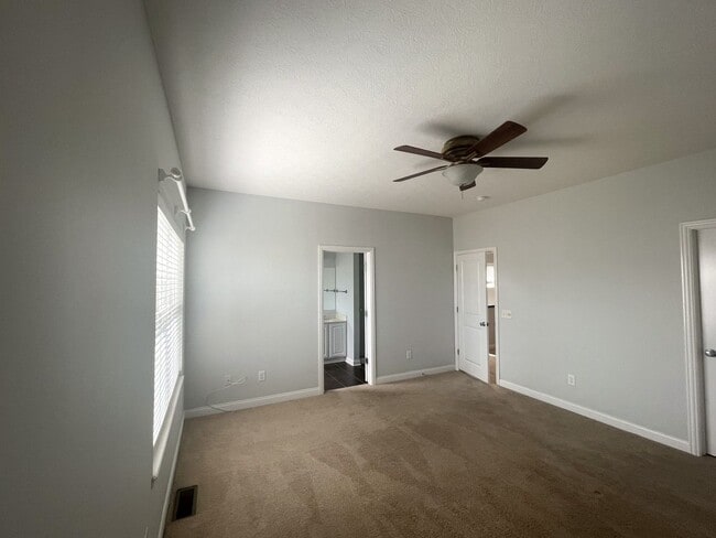 Building Photo - 5597 Lantos Rd