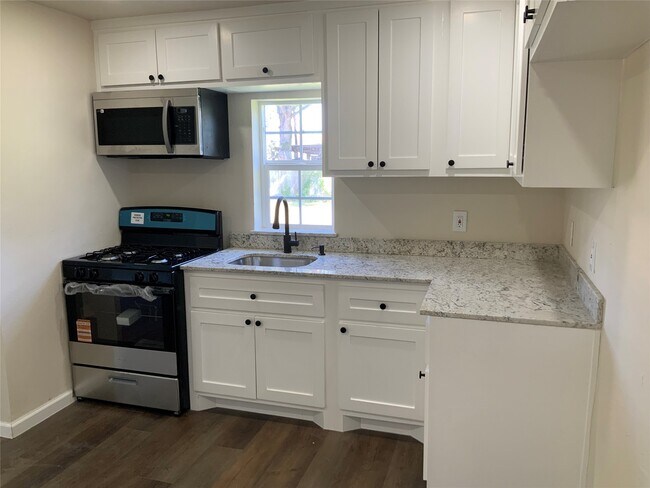 Building Photo - 1118 Cypress St