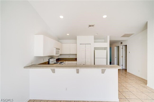 Building Photo - 2705 Matena Ave S