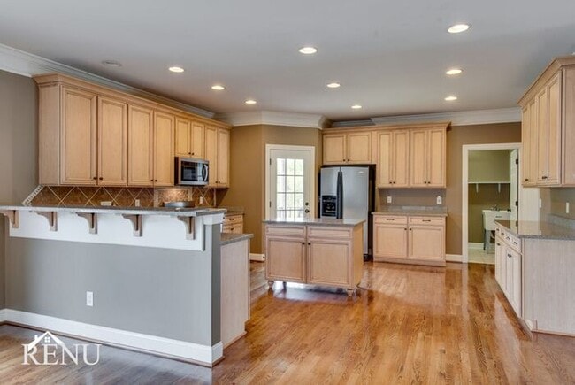 Building Photo - 1338 Sweetwater Dr