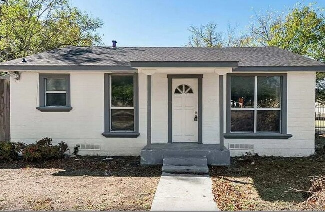 Building Photo - 1802 Gus Thomasson Rd