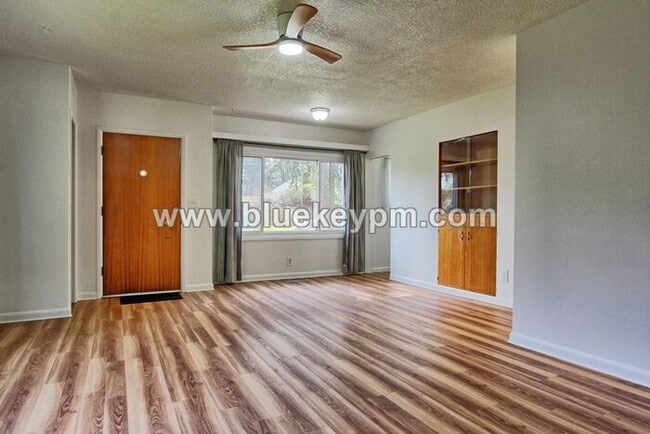 Building Photo - 4 Bedroom, 2 Bath Home with Primary on Main Floor, Basement and Large Fenced Yard