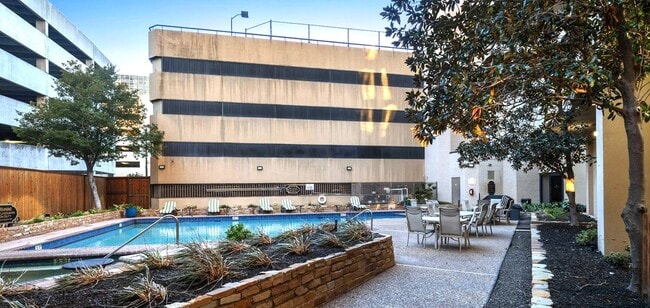 Building Photo - 3350 McCue Rd