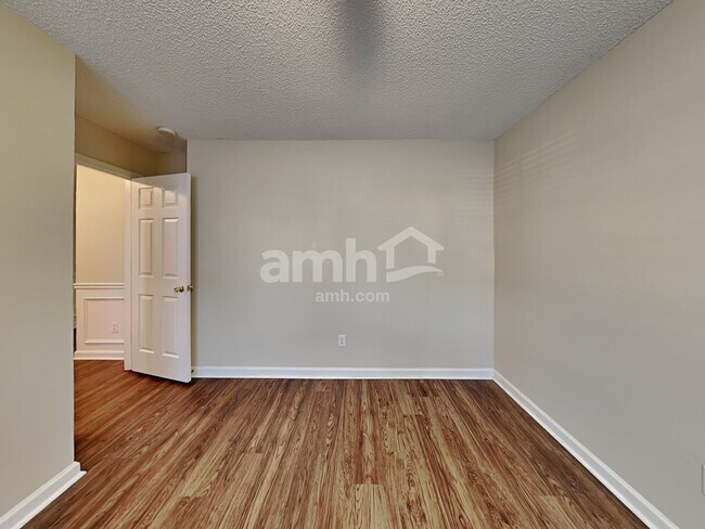 Building Photo - 472 Camella Cir