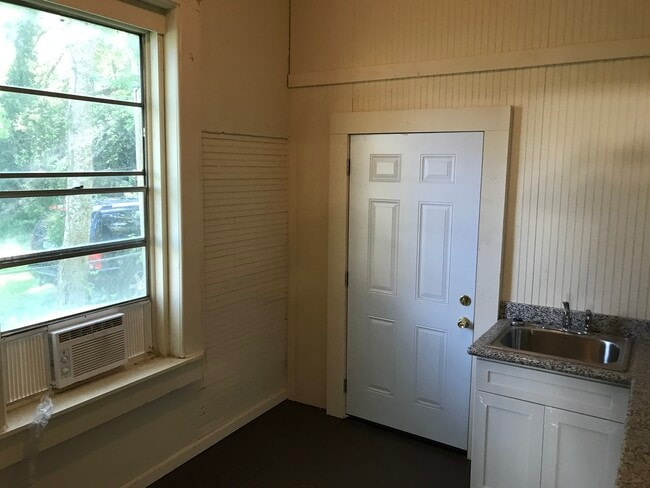 Building Photo - 719 N Madison