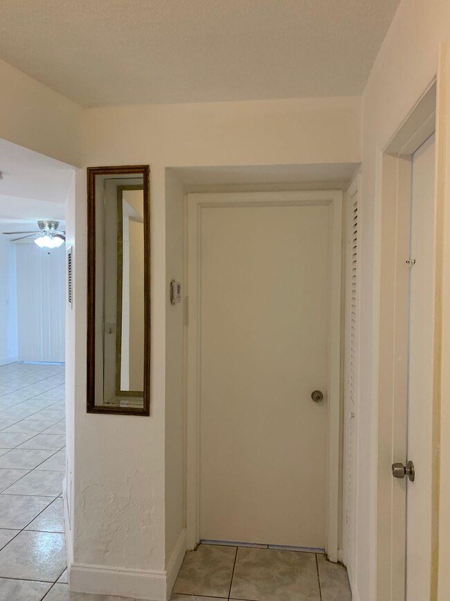 Building Photo - For Rent: Spacious One-Bedroom with Den in...