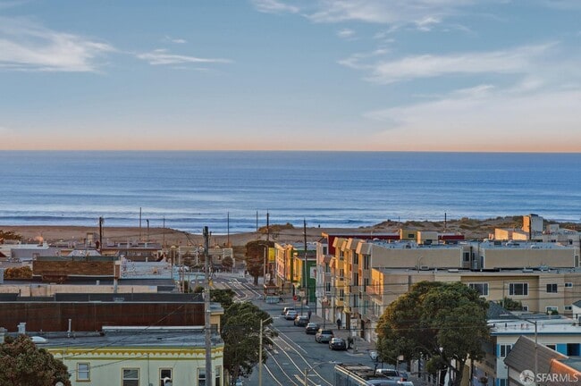 Building Photo - 3945 Judah St