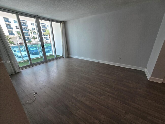Building Photo - 7501 E Treasure Dr