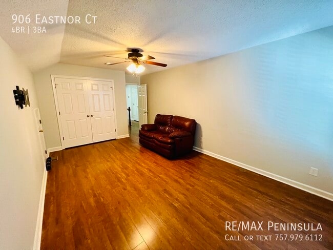 Building Photo - 906 Eastnor Ct