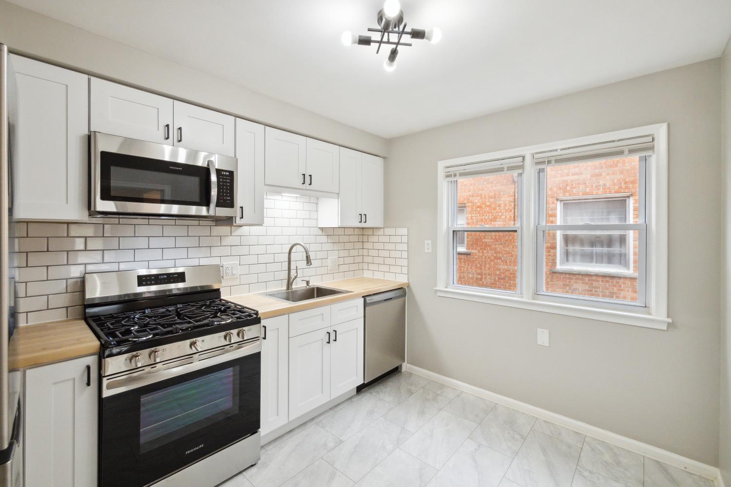 Building Photo - 206 Catalpa Dr