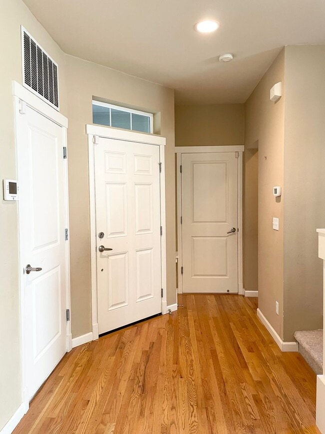 Building Photo - Beautiful 3 Bed 2.5 Bath Home in Redmond