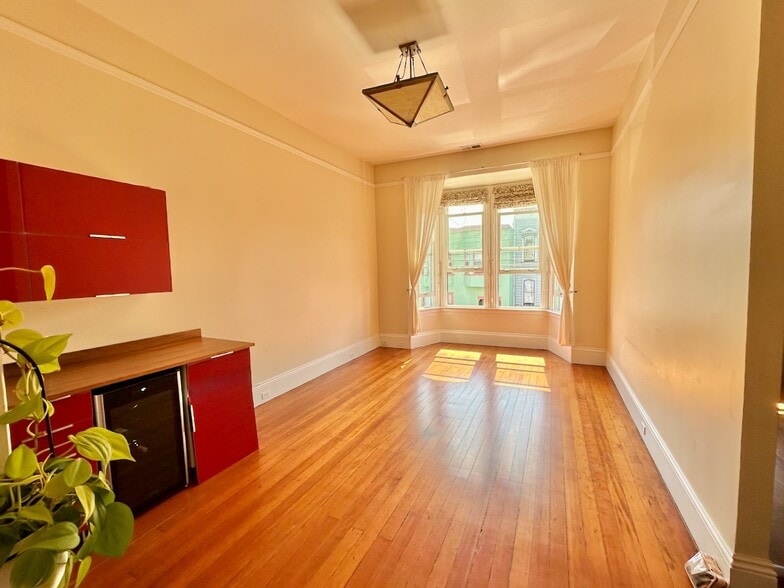 Livingroom - 1135 Treat Ave