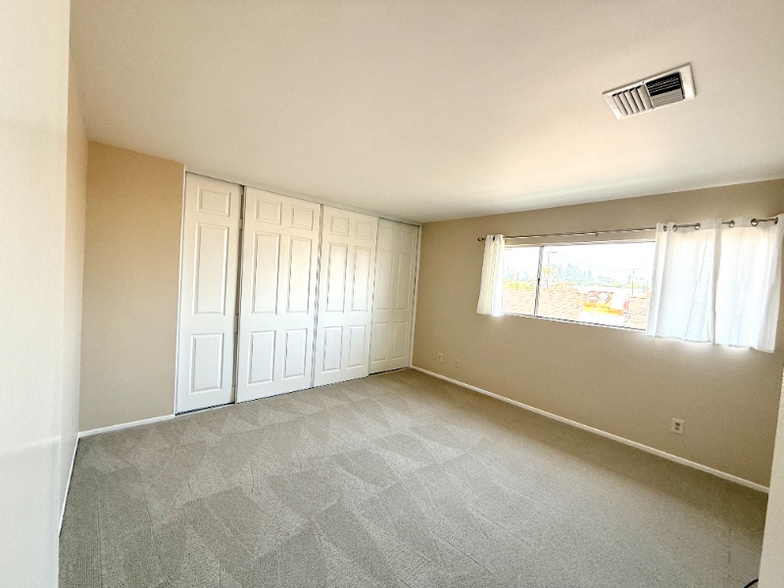 Building Photo - 232 S Pine St