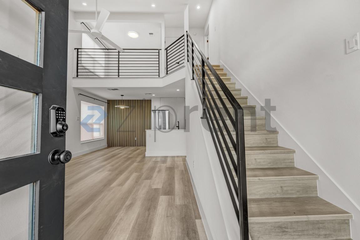 Building Photo - Unit B