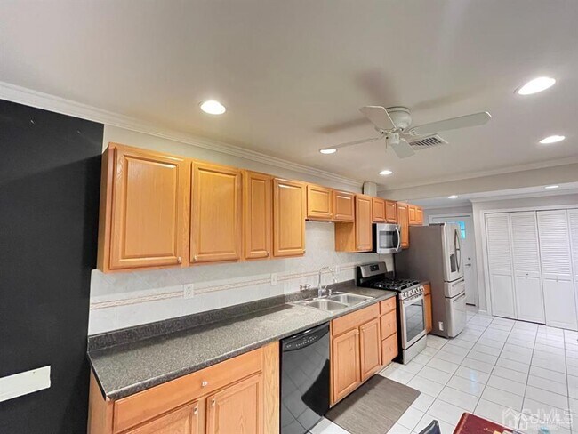 Building Photo - 15 Barnett Pl