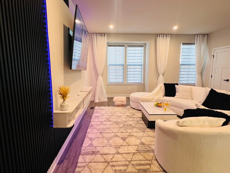 Building Photo - 152 Spring Grove Way