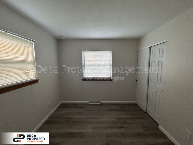 Building Photo - 410 Duchesne Ave