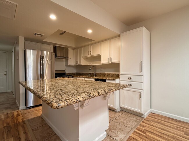 Building Photo - 433 Las Casitas Way