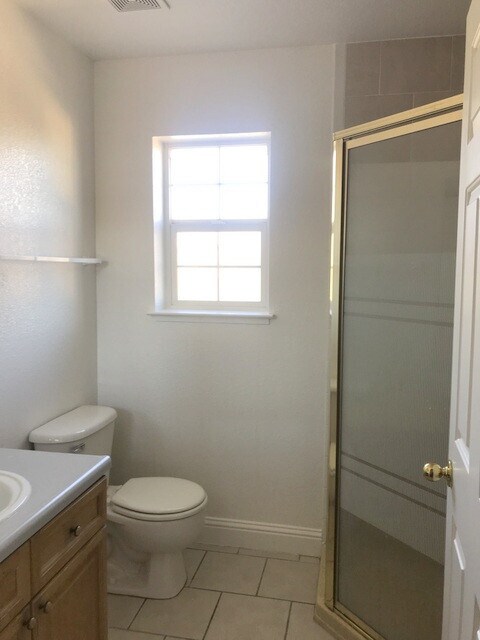 Building Photo - Great home In sparks..Close to everything!!!