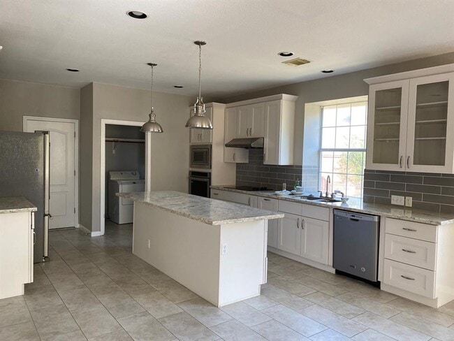 Building Photo - 8800 Rattlebush Cove