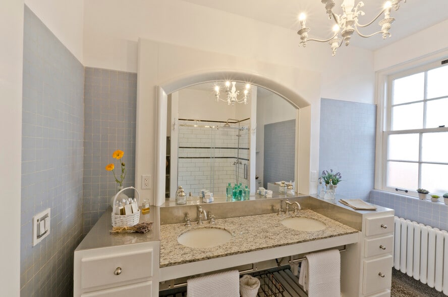 Bathroom - double sink - 6418 Habgood Rd