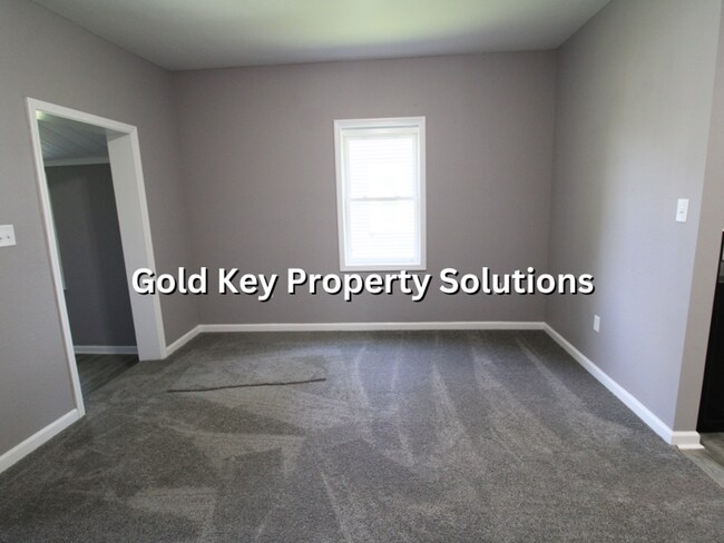 Building Photo - Fully Renovated 3 BR 2 BA House with Upgraded Appliances (NO SECTION 8)