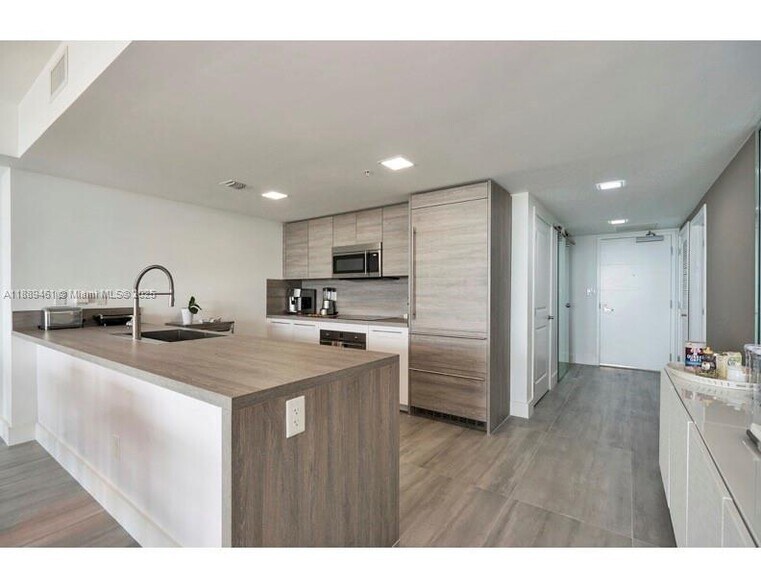 Primary Photo - 400 Sunny Isles Blvd