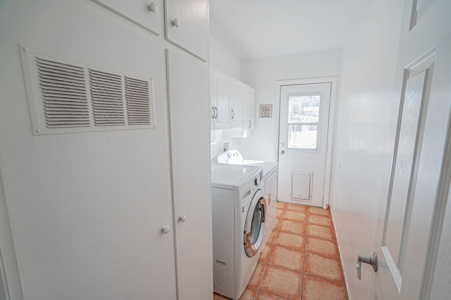 Building Photo - 35315 Glenwall St