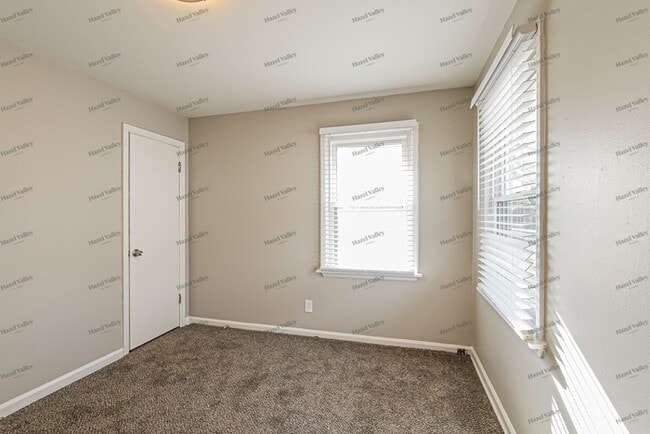 Building Photo - 9418 Echo Ln