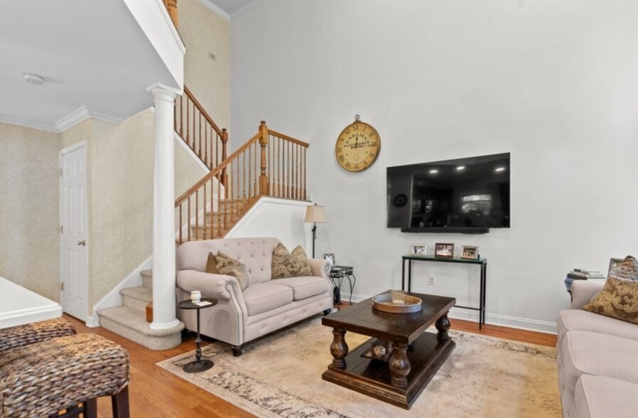 Building Photo - 14 Minuteman Ct