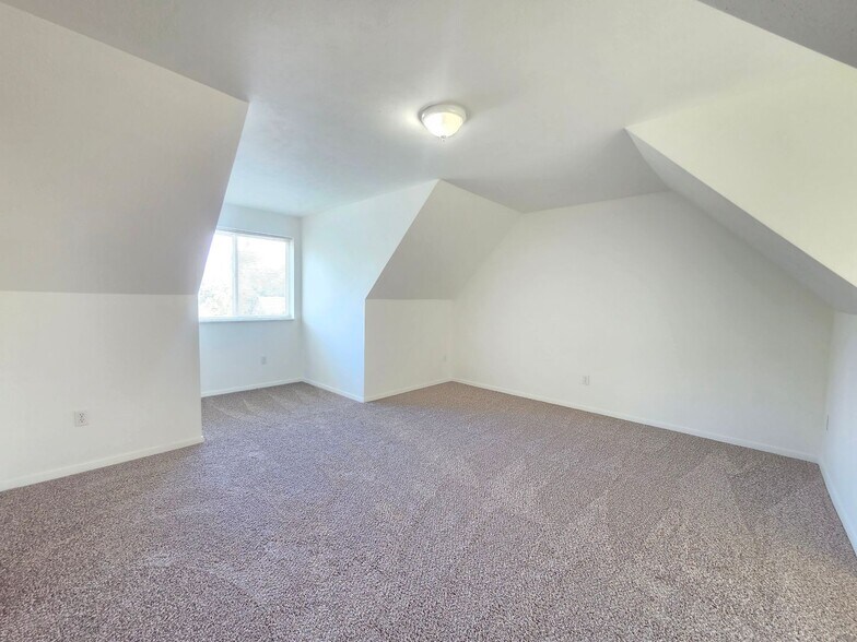 Building Photo - 12604-12606 N Florida St