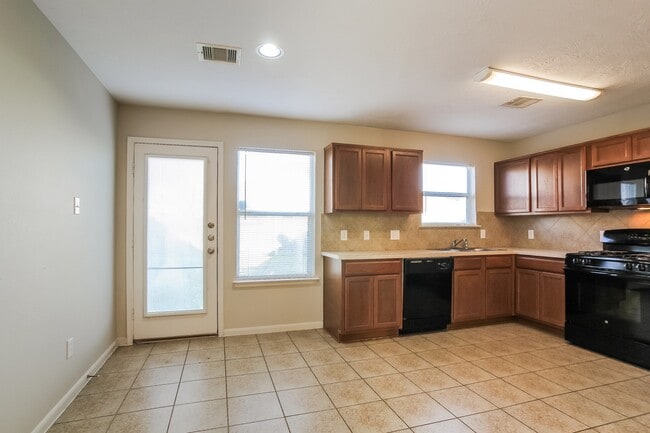 Building Photo - 8107 Sanders Glen Ln