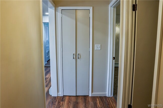 Building Photo - 21 Center St