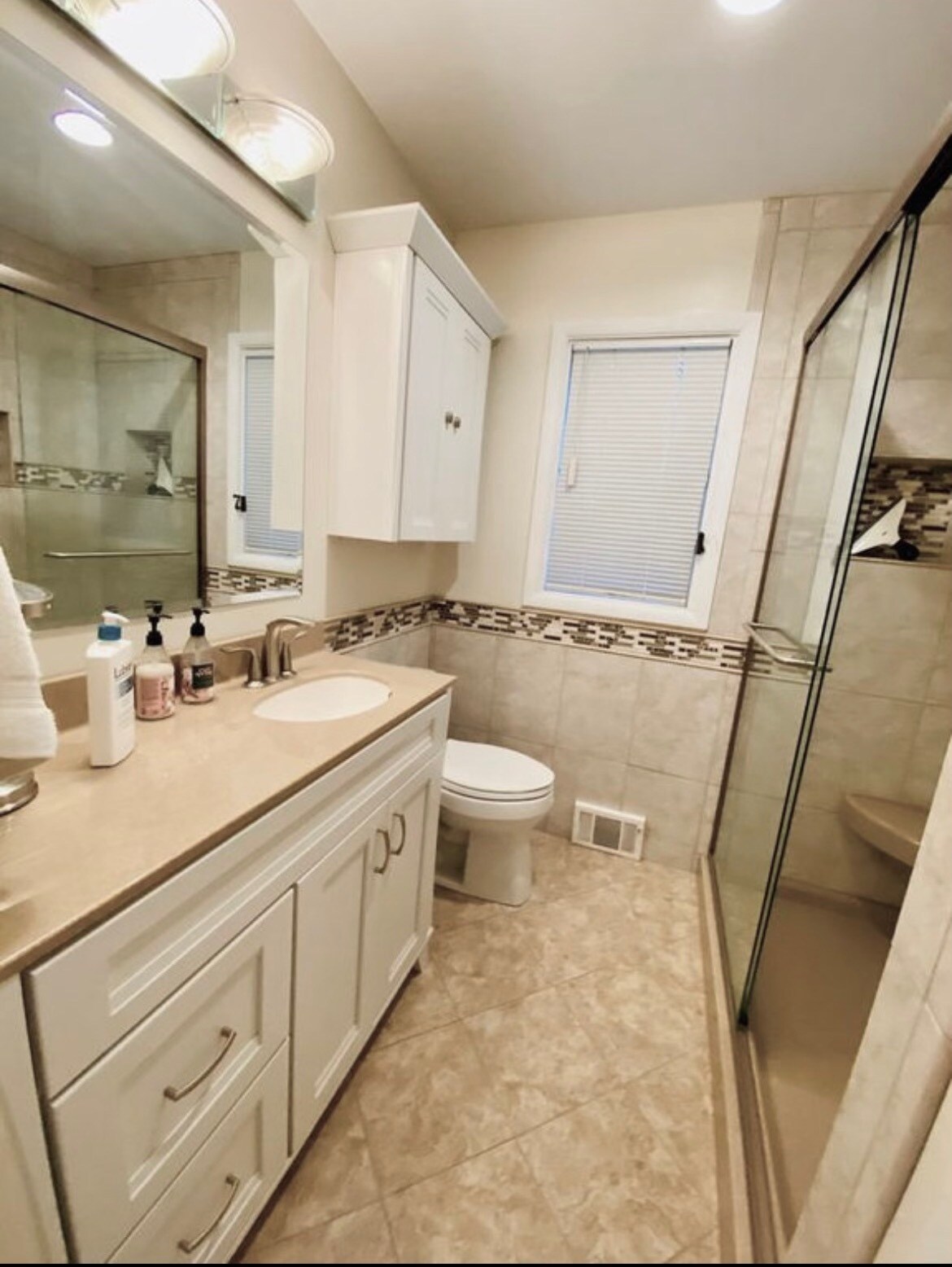 Hallway Bathroom - 4825 Pawnee Dr
