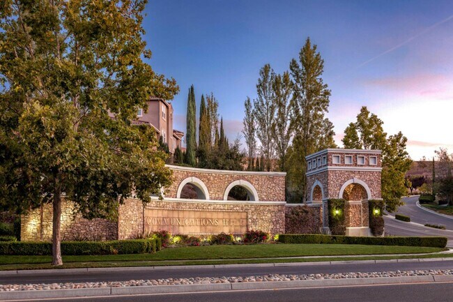 Building Photo - 241 Llano De Los Robles Ave