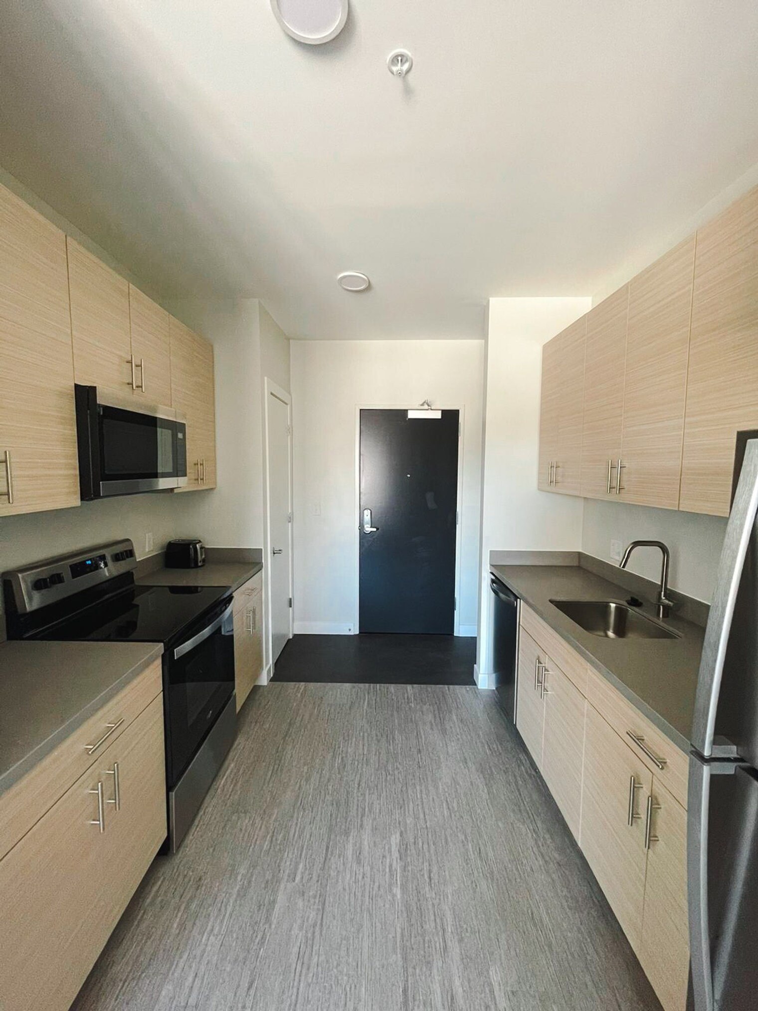 Building Photo - 2530 University Ave