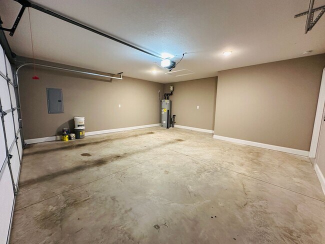 Building Photo - Stunning 2023-Built Home in Powell – Quiet Cul-de-Sac Living!