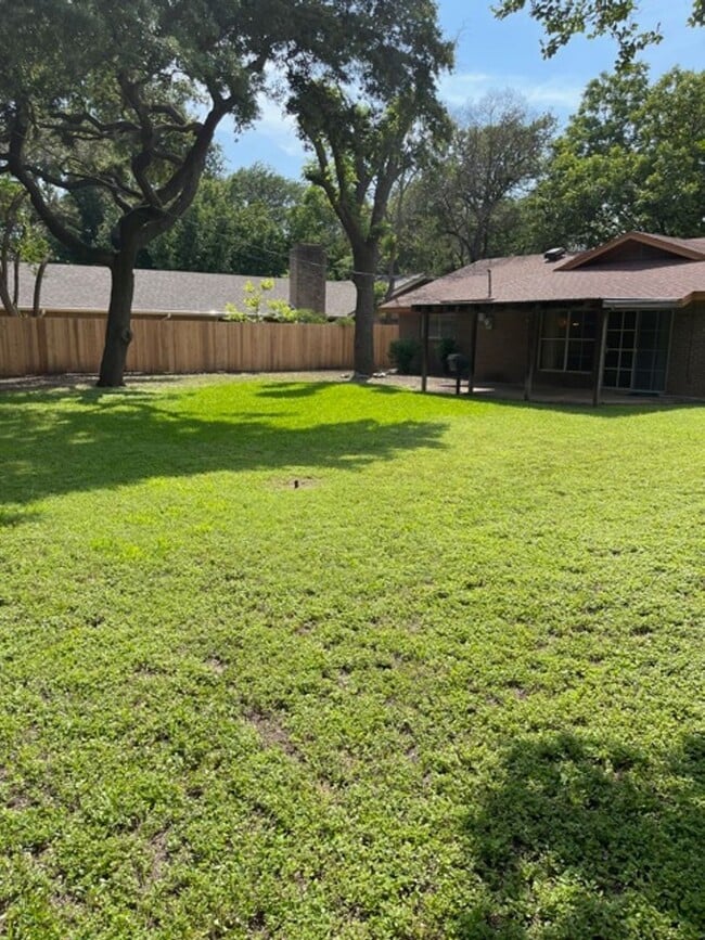 Building Photo - 5412 Lake Crest Dr