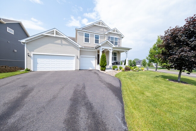 Building Photo - 5570 Queensland Ln N