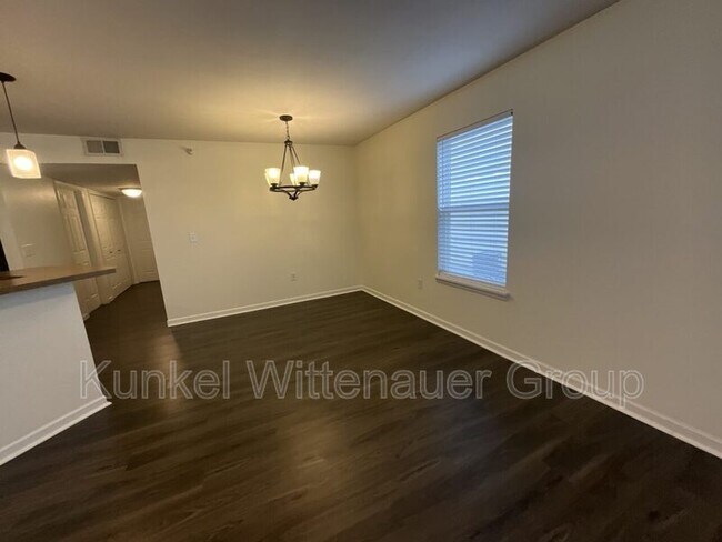 Building Photo - 701 Tower Grove Dr