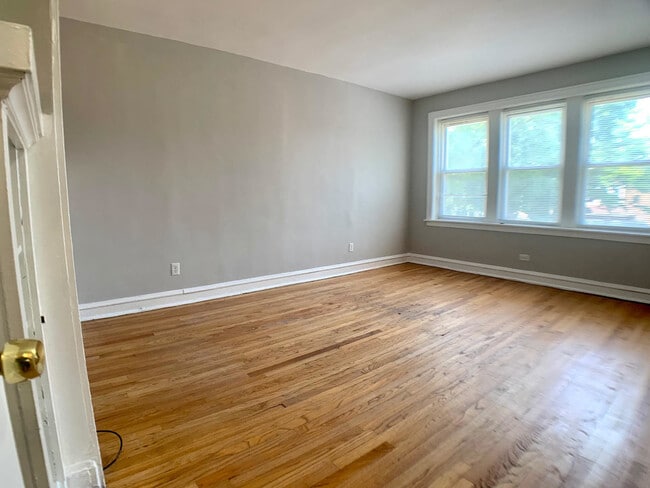 Building Photo - 1101 N Avers Ave