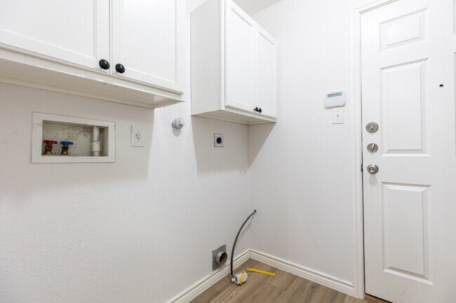 Building Photo - 228 Sophia Cir