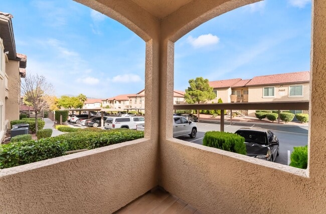 Building Photo - Charming Ground-Floor Condo with Wood Flooring & Modern Comforts!