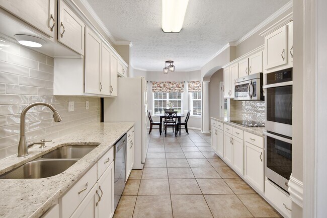 Building Photo - 115 Cottonwood Dr