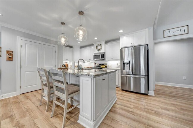Building Photo - Beautiful 4BR/2.5BA  Full Brick Home in Co...