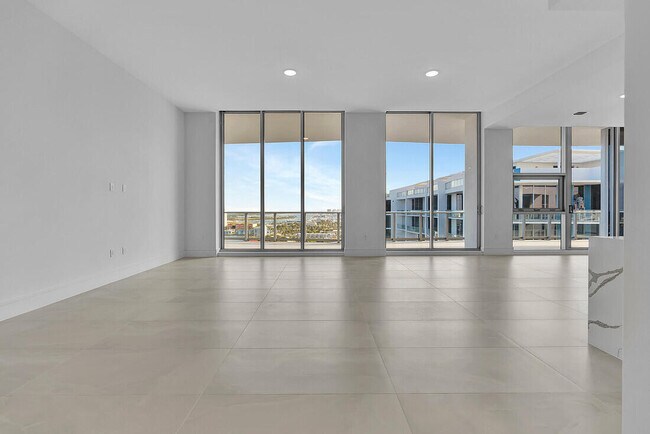 Building Photo - 220 Lake Shore Dr