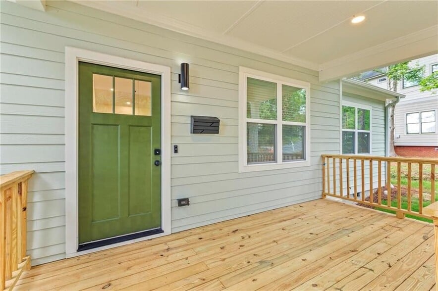 Building Photo - 128 Hilltop Dr SW